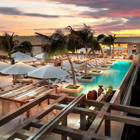 Hotel Motto By Hilton Tulum